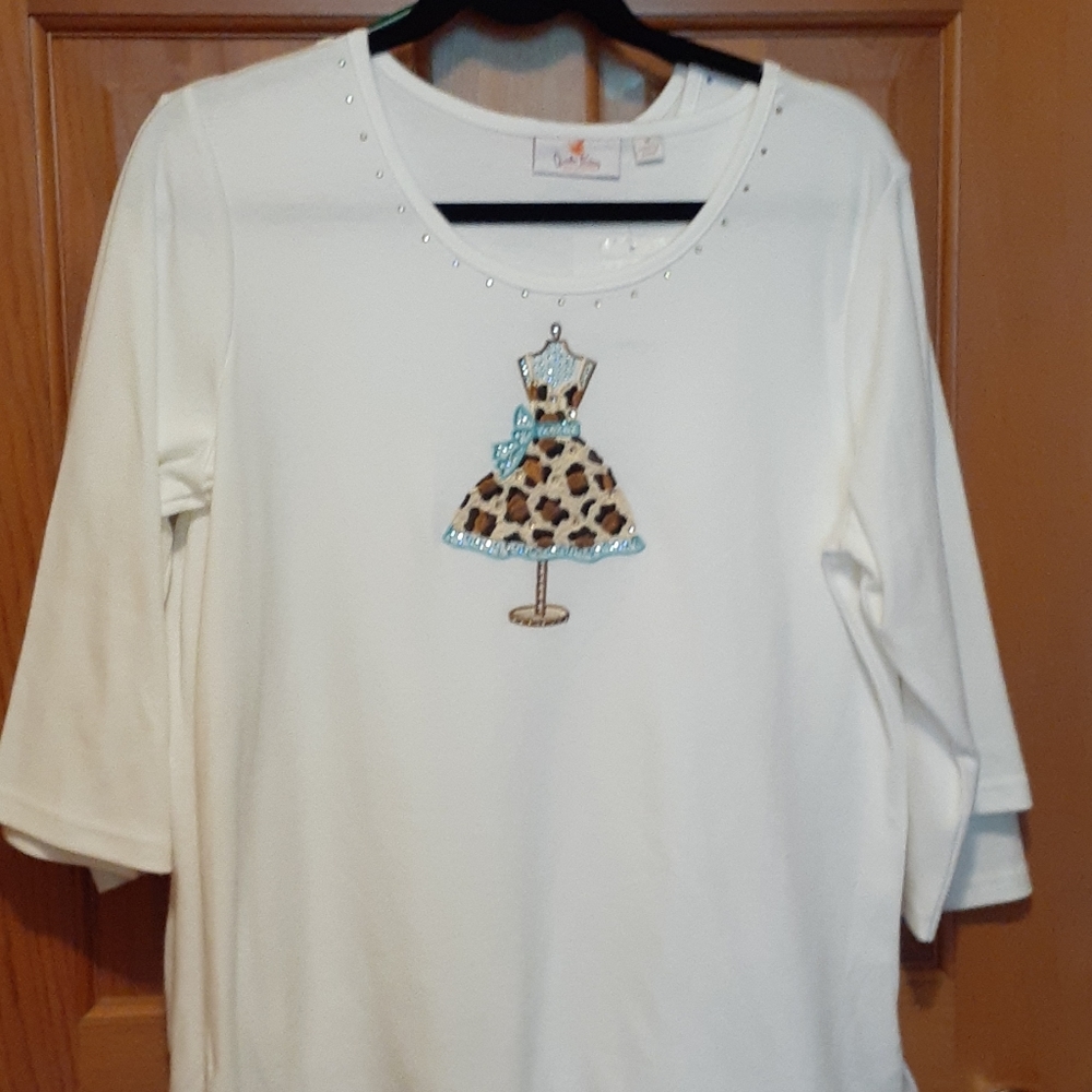 3/4 sleeve never worn tee shirt